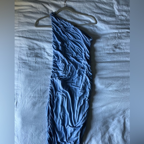 Light Blue One Shoulder Ruched Maternity Midi Dress - pink blush - Picture 4 of 5